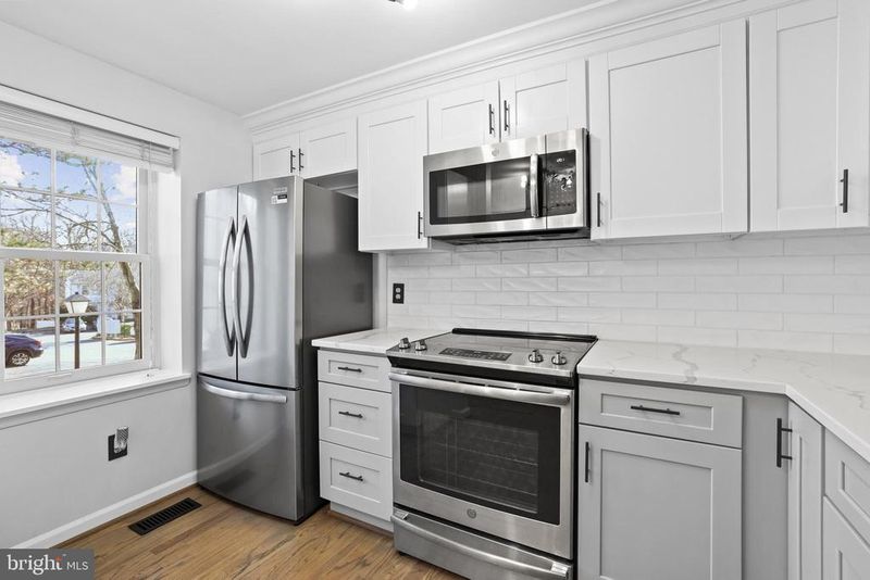 2858 New Providence Ct, Falls Church, VA 22042