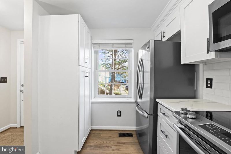2858 New Providence Ct, Falls Church, VA 22042