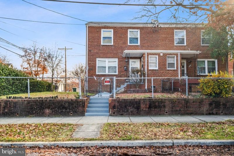 883 Bellevue St SE #2, Washington, DC 20032