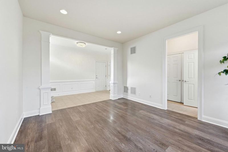 25480 Schooley Mill Ter, Chantilly, VA 20152