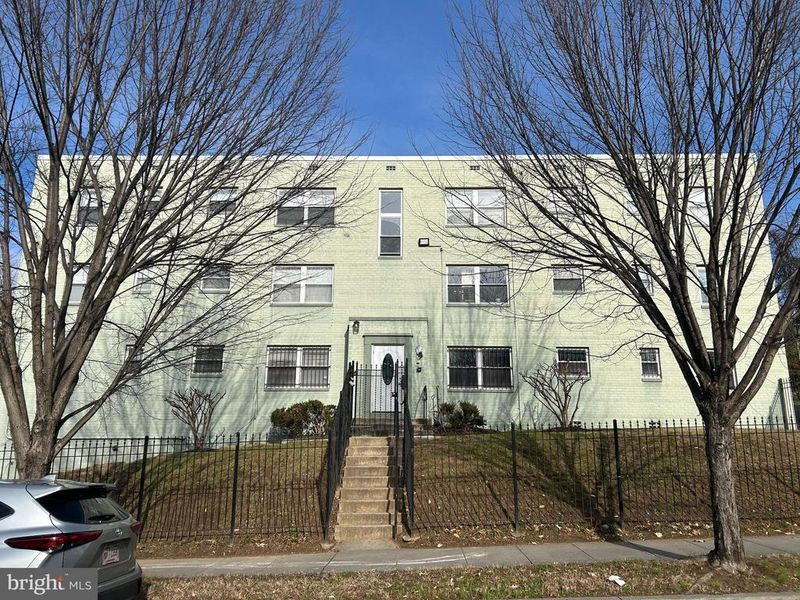 4800 C St SE #302, Washington, DC 20019