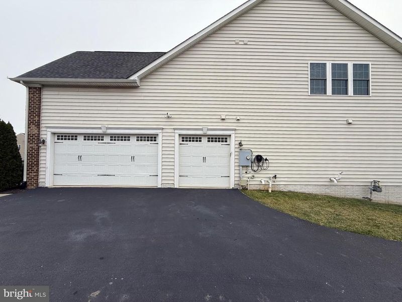 42635 Gold Thread Dr, Chantilly, VA 20152