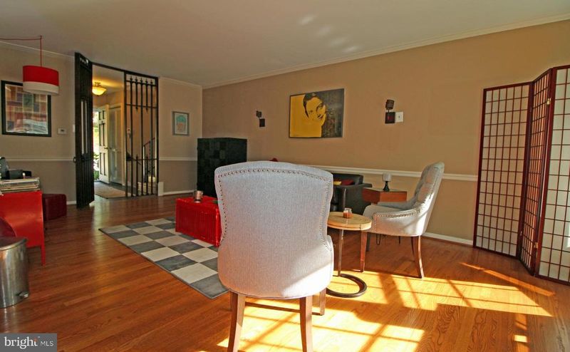 1816 Briggs Rd, Silver Spring, MD 20906