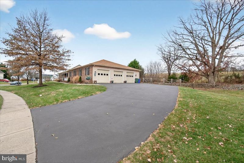 1 Mantle Ct, Thurmont, MD 21788