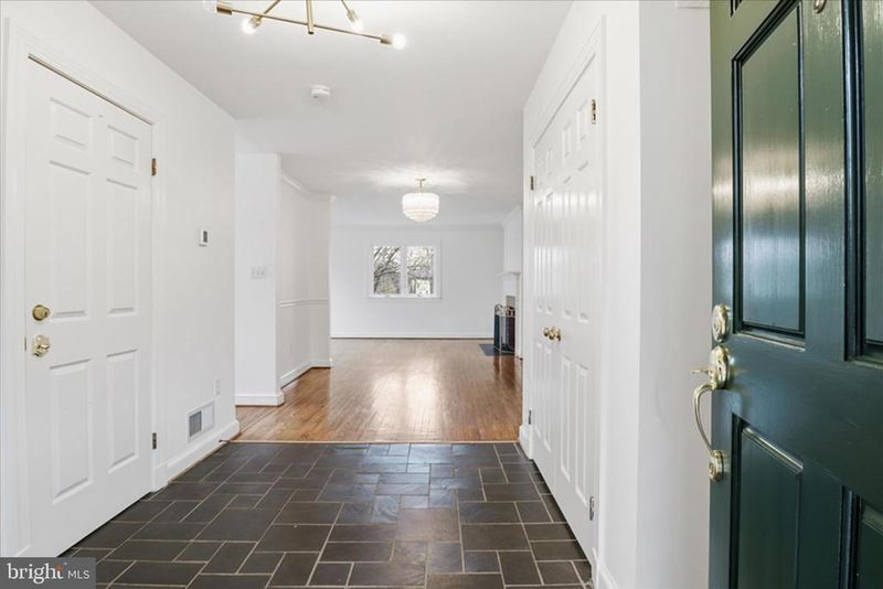 218 E Marshall St, Middleburg, VA 20117