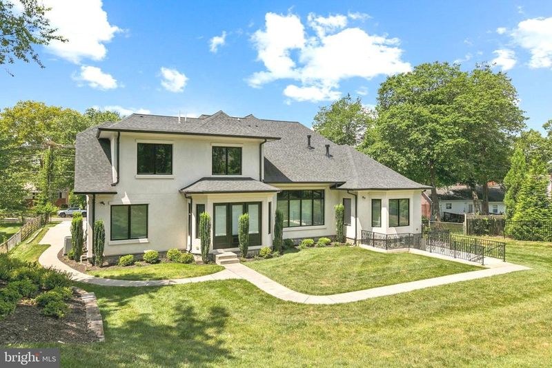 305 Old Courthouse Rd NE, Vienna, VA 22180
