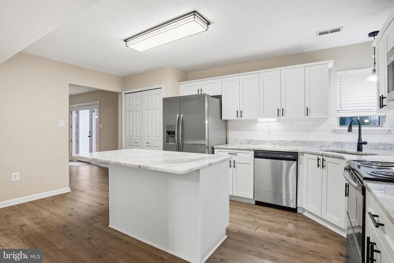 6814 Jaguar Ct, Waldorf, MD 20603
