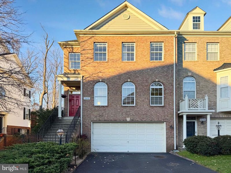 12652 Heron Ridge Dr, Fairfax, VA 22030