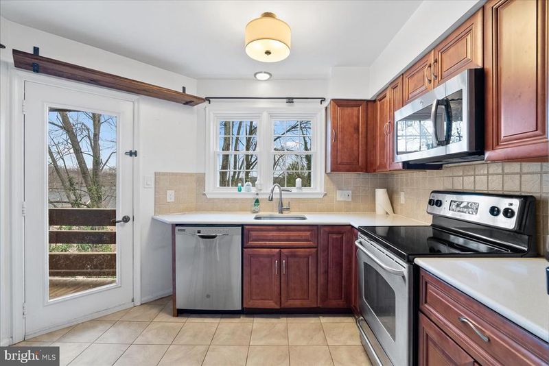 11146 Beaver Trail Ct, Reston, VA 20191