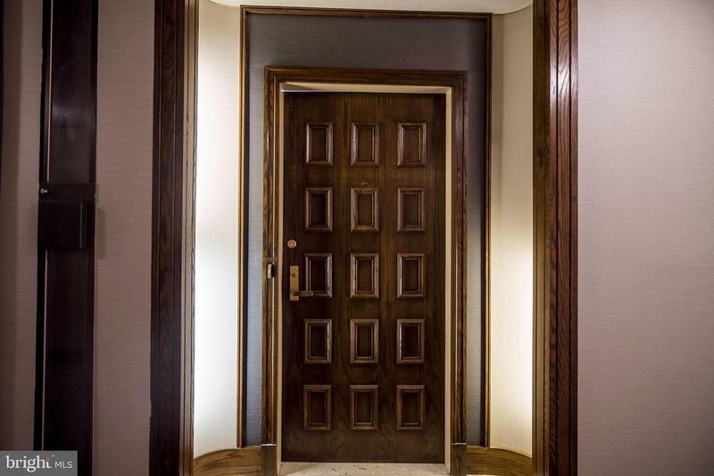 1300 Crystal Dr #1301S, Arlington, VA 22202