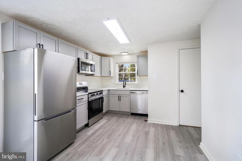 4187 Log Teal Dr, Waldorf, MD 20603