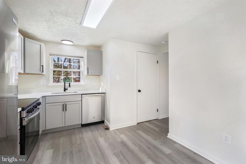 4187 Log Teal Dr, Waldorf, MD 20603