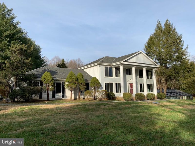 204 Donmore Dr, Great Falls, VA 22066