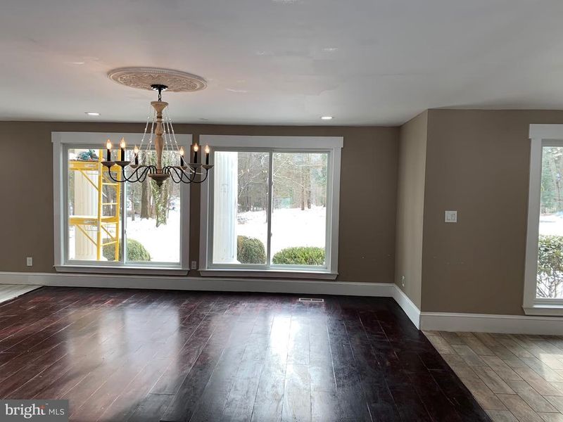 204 Donmore Dr, Great Falls, VA 22066