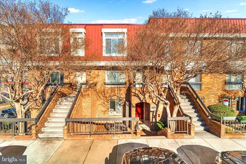 624 15th St S #1, Arlington, VA 22202