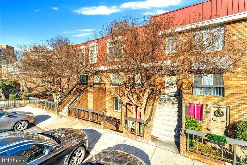 624 15th St S #1, Arlington, VA 22202