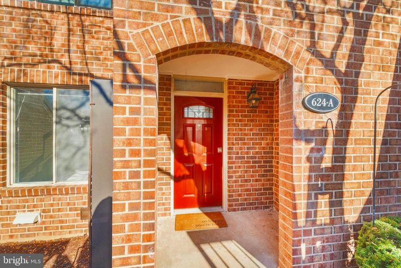 624 15th St S #1, Arlington, VA 22202