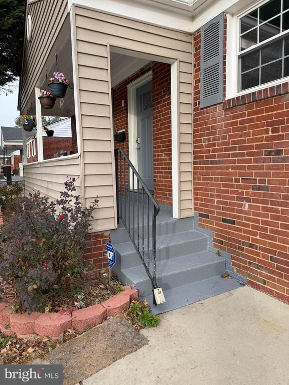 2406 Fordham St, Hyattsville, MD 20783