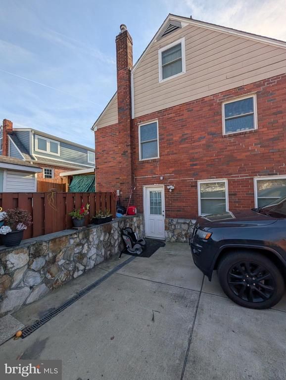 15 Leadbeater St, Alexandria, VA 22305