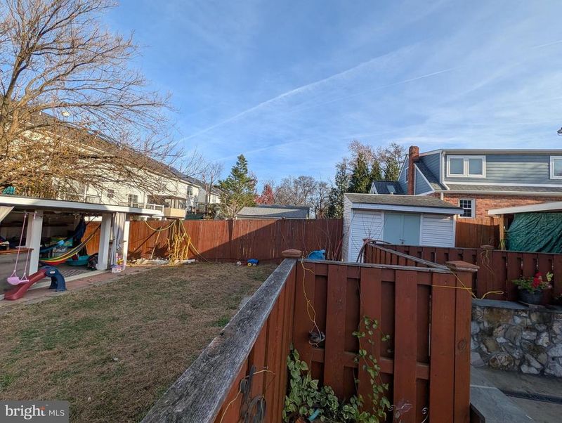 15 Leadbeater St, Alexandria, VA 22305