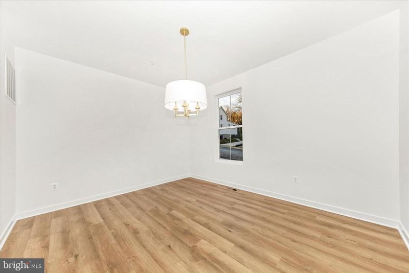 28 E C St, Brunswick, MD 21716