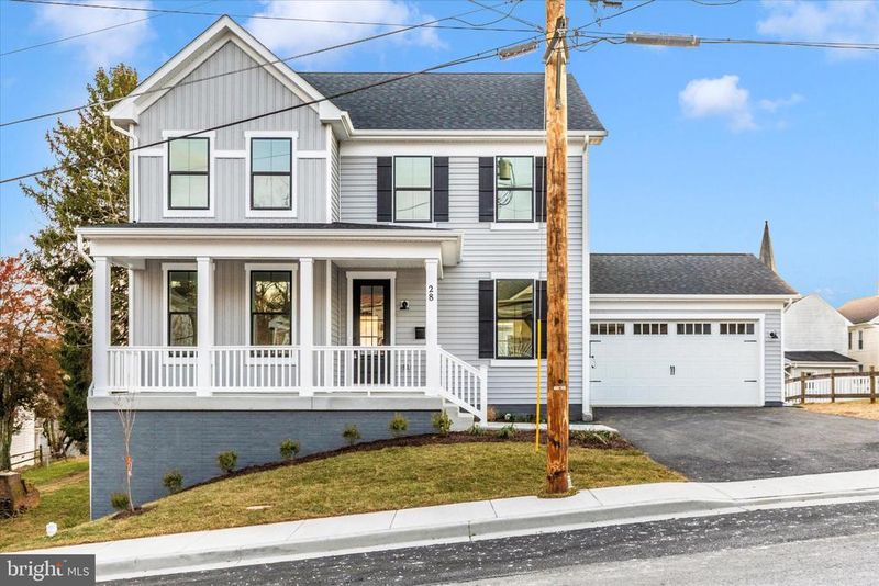28 E C St, Brunswick, MD 21716