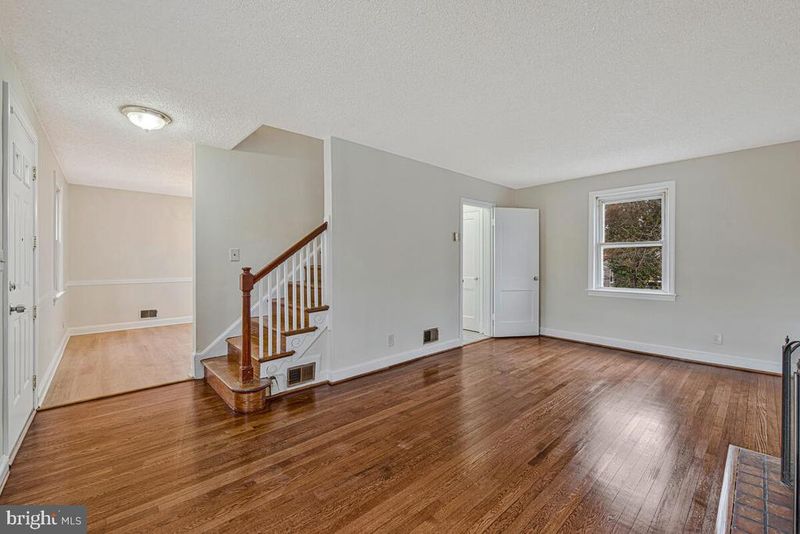 5413 19th Ave, Hyattsville, MD 20782