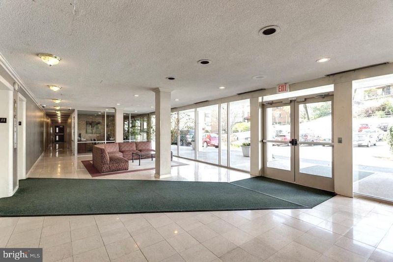 4520 King St #706, Alexandria, VA 22302