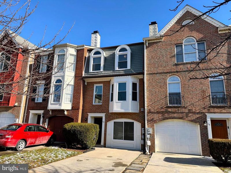 42 Victoria Sq, Frederick, MD 21702