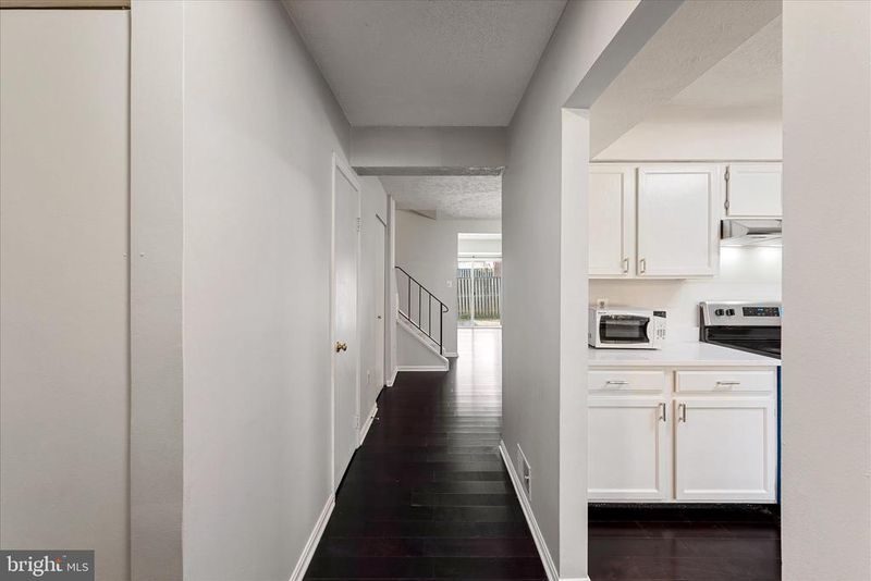 5761 Independence Cir, Alexandria, VA 22312