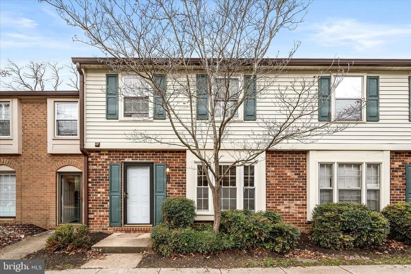 5761 Independence Cir, Alexandria, VA 22312