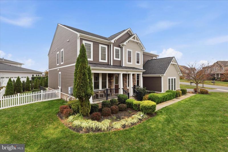 23698 Heather Mews Dr, Ashburn, VA 20148