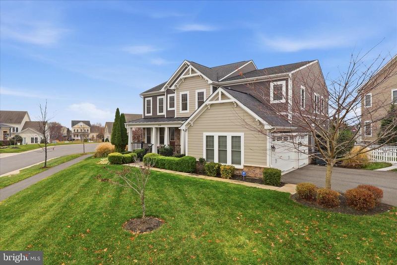 23698 Heather Mews Dr, Ashburn, VA 20148