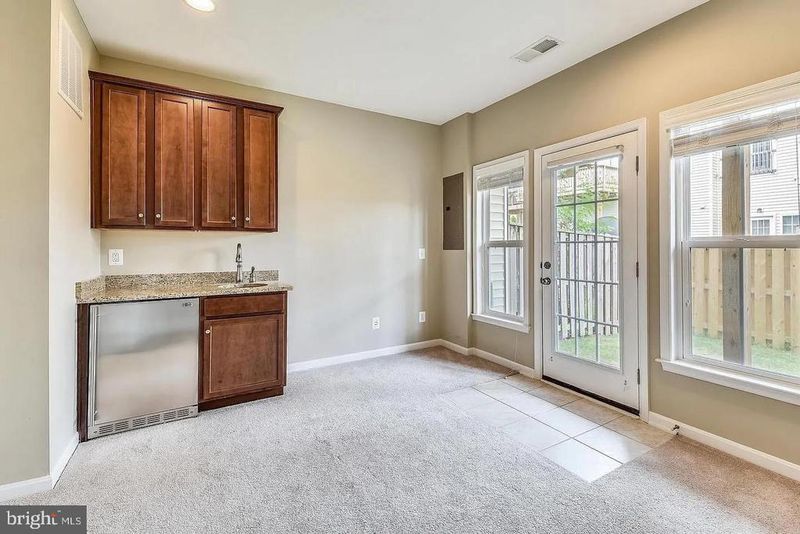 21771 Harroun Ter, Ashburn, VA 20147
