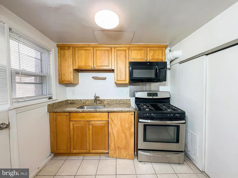 2529 Iverson St, Temple Hills, MD 20748