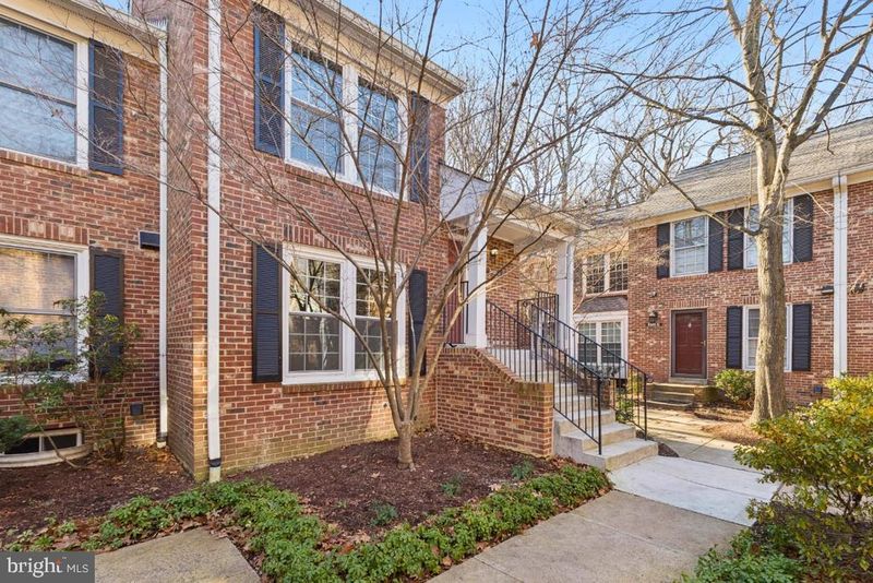 2452 S Walter Reed Dr #3, Arlington, VA 22206