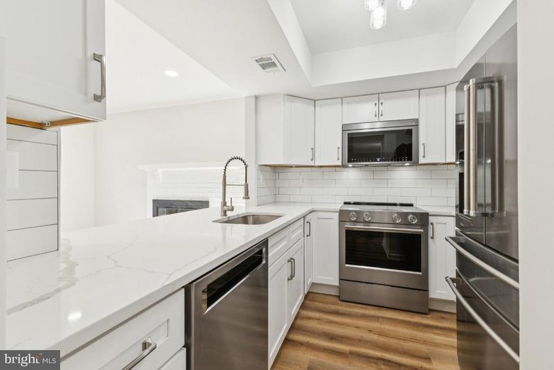 2452 S Walter Reed Dr #3, Arlington, VA 22206