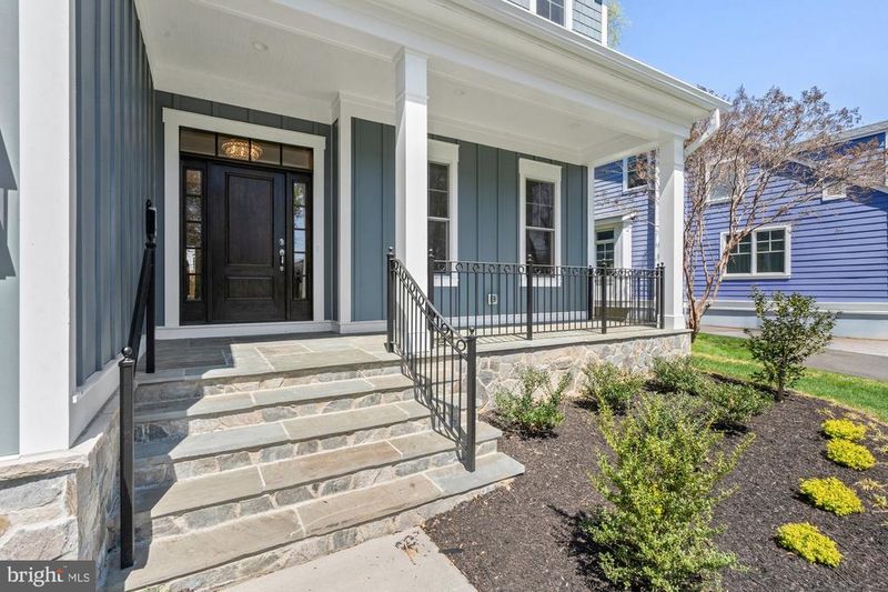 2221 Orchid Dr, Falls Church, VA 22046