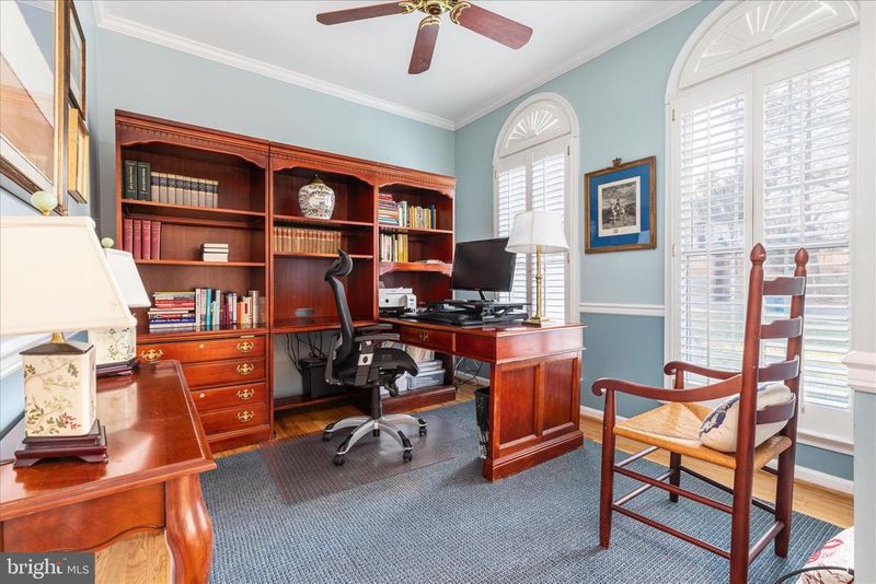 9953 Corsica St, Vienna, VA 22181