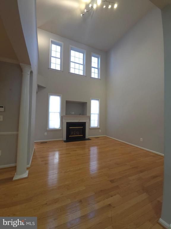 20387 Fallsway Ter, Sterling, VA 20165
