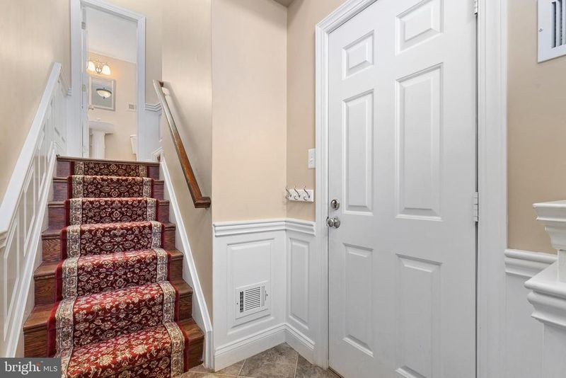 5056 Minda Ct, Alexandria, VA 22304