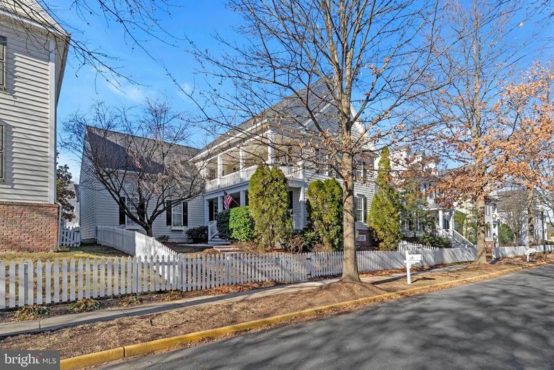 20319 Bowfonds St, Ashburn, VA 20147