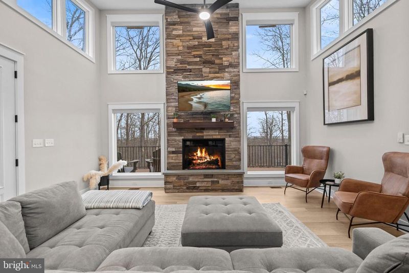 13549 Hanging Rock Ln, Lovettsville, VA 20180