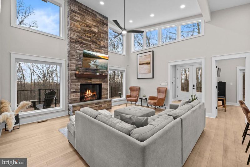 13549 Hanging Rock Ln, Lovettsville, VA 20180