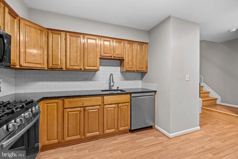 3321 Buckeye Ln, Fairfax, VA 22033
