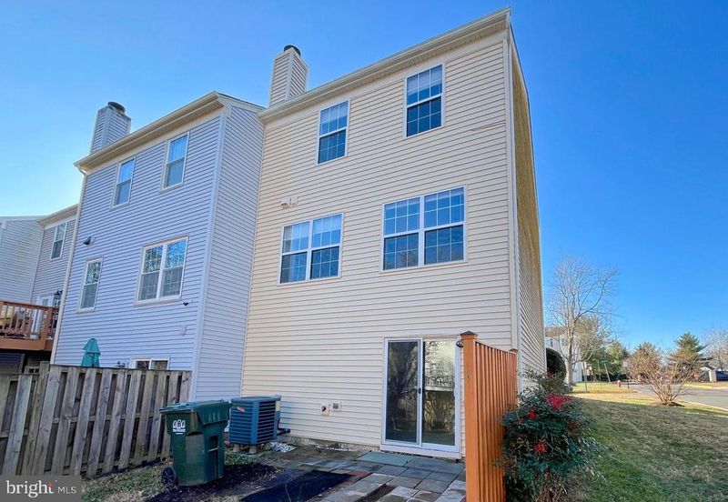 3350 Oakshade Ct, Fairfax, VA 22033