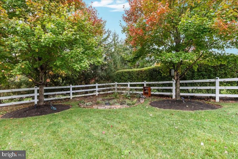 21064 Great Woods Dr, Leesburg, VA 20175