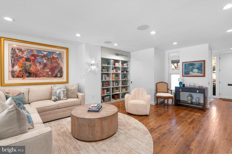 3322 Dent Pl NW, Washington, DC 20007