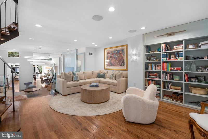 3322 Dent Pl NW, Washington, DC 20007