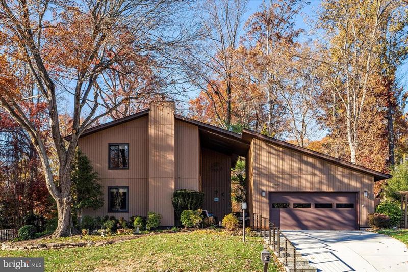 10518 Acacia Ln, Fairfax, VA 22032